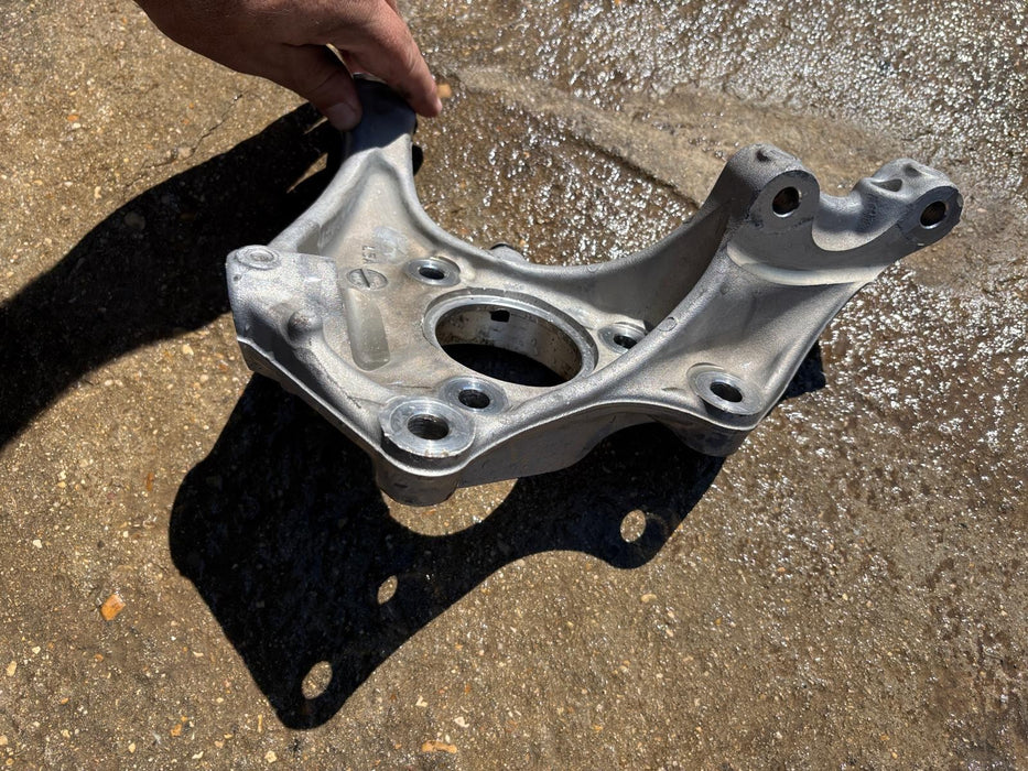 2018-2023 Chevrolet Traverse 3.6L Front Left Driver Knuckle OEM