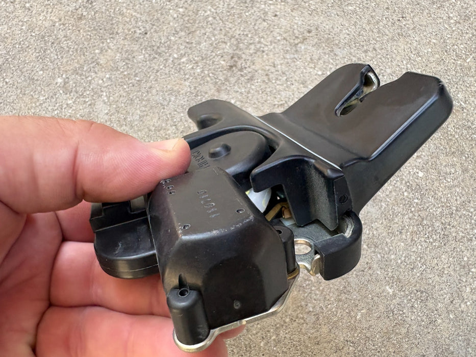 2009 - 2014 Nissan Murano Rear Trunk Lock Latch Actuator OEM