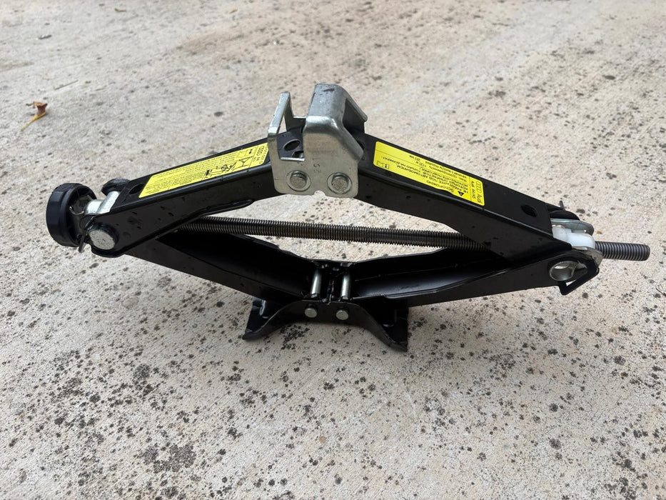 2013 - 2016 Audi S4 Scissor Jack Assembly