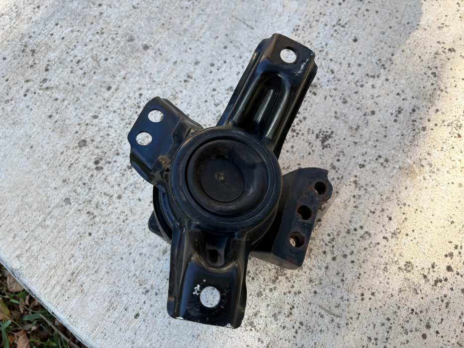 2013 - 2018 Hyundai Santa Fe Sport Right Side Engine Mount OEM