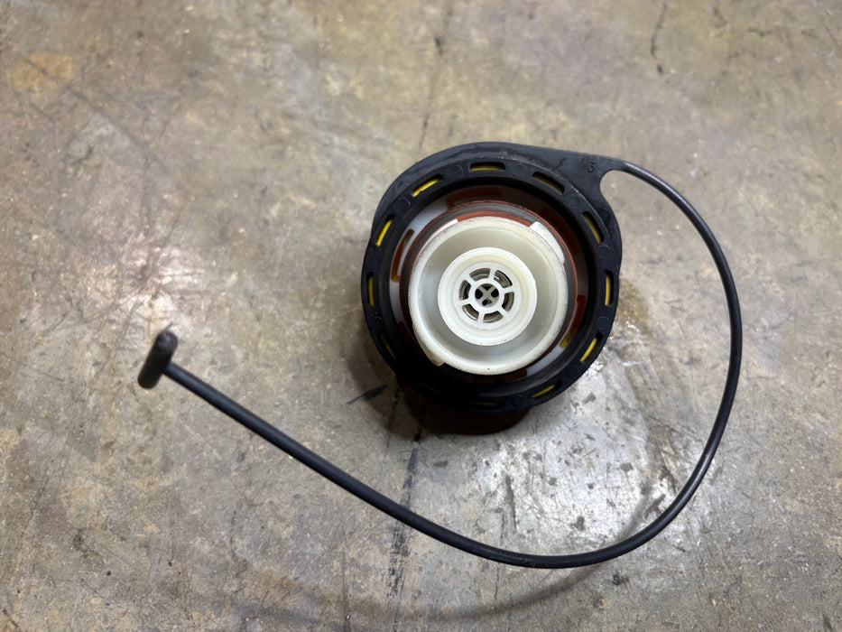 2007 - 2014 Chevrolet Tahoe Gas Cap Fuel Tank Lid OEM