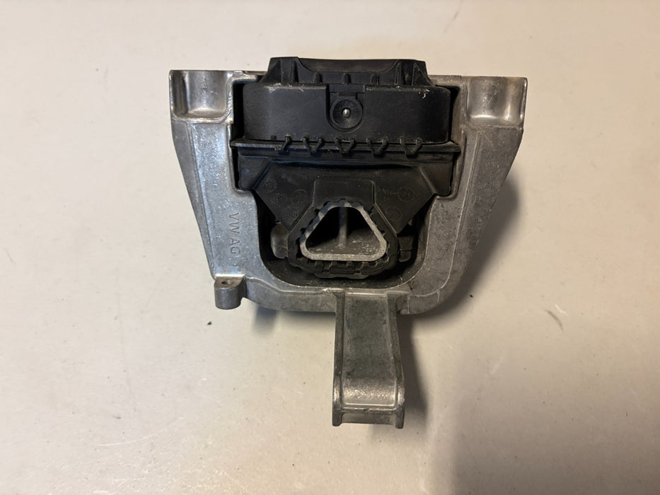 2018-2020, 2021, 2022 2023 Volkswagen Atlas Right Engine Frame Mount Support OEM
