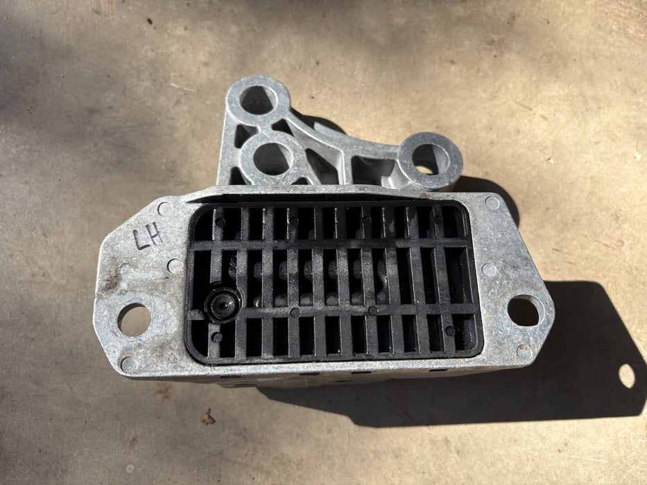 2015 - 2021 Jeep Renegade Left Engine Support Mount OEM