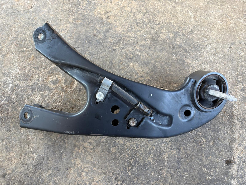 2015-2019 TOYOTA HIGHLANDER REAR LEFT LOWER CONTROL TRAILING ARM ASSEMBLY
