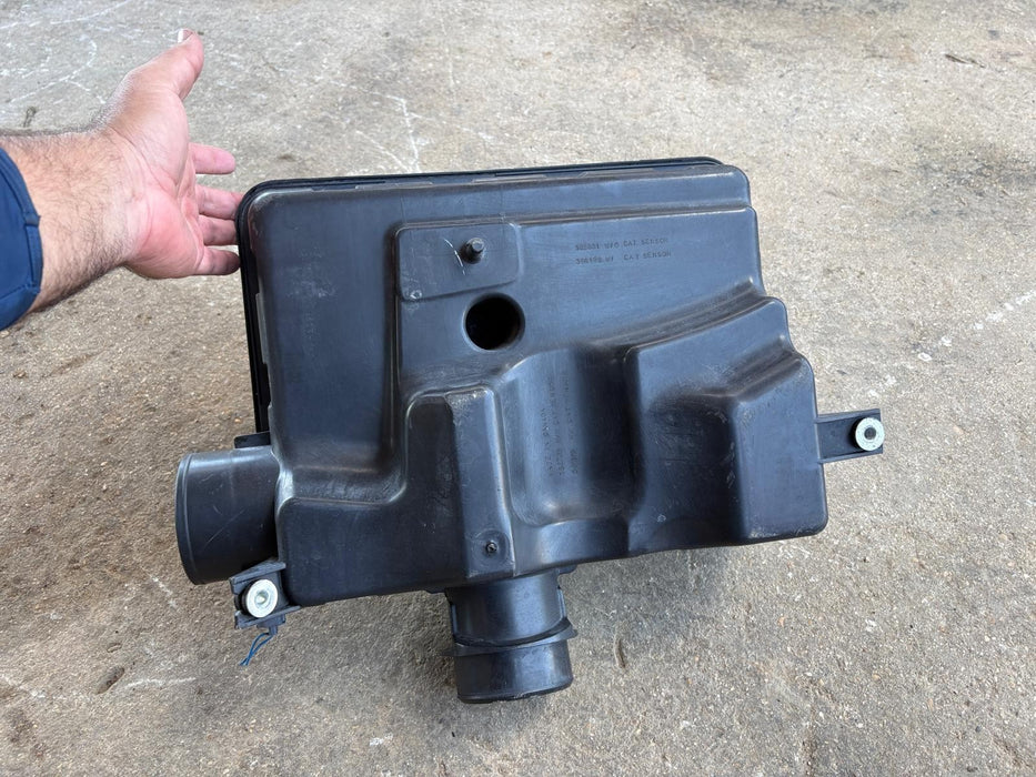 2004-2008 Dodge Ram 1500 3.7L Magnum Air Intake Cleaner Resonator Box OEM