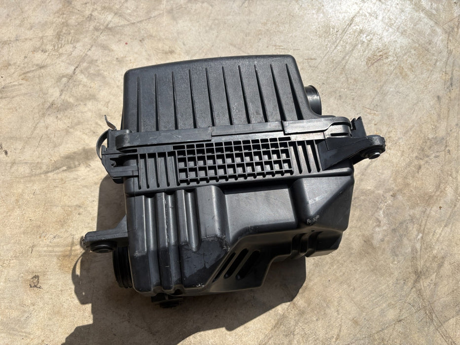 2012-2017 HYUNDAI VELOSTER 1.6L AIR CLEANER BOX ASSEMBLY, OEM 28110-1R100