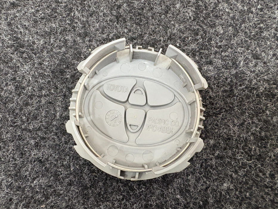 TOYOTA Camry WHEEL RIMS CENTER HUB CAP CAP SILVER BASE CHROME LOGO 62MM