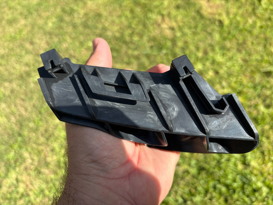 2019-2025 TOYOTA COROLLA REAR LEFT TAILLIGHT LAMP RETAINER BRACKET OEM