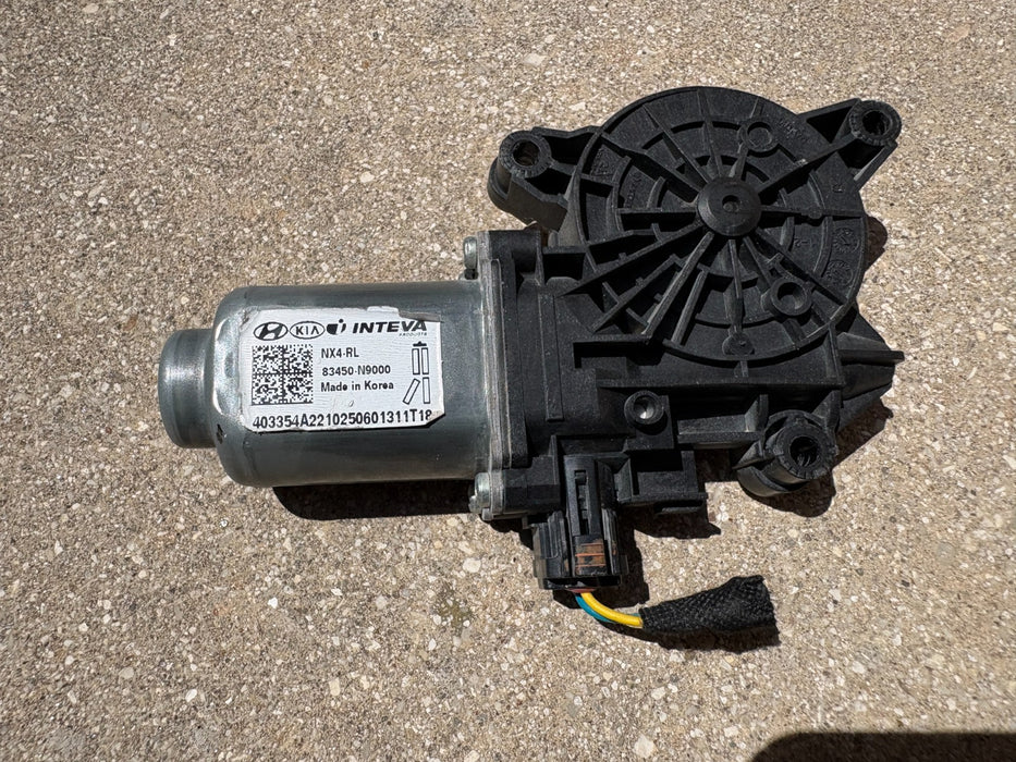 2022 - 2025 HYUNDAI TUCSON REAR LEFT DOOR WINDOW REGULATOR MOTOR 83450N9000 OEM