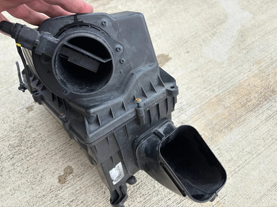 2013-2015 Jaguar XF 3.0L LH Driver Engine Air Intake Filter Housing Cleaner Box
