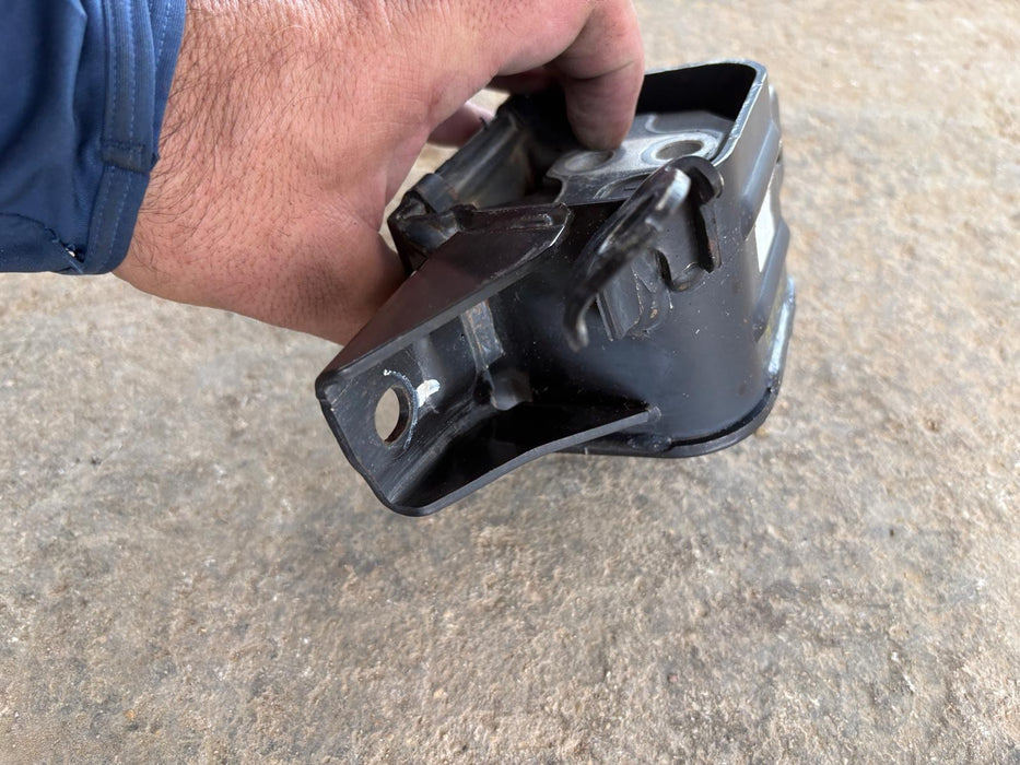 2018 - 2023 KIA RIO 1.6L TRANSMISSION MOUNT 21824-F3100 OEM