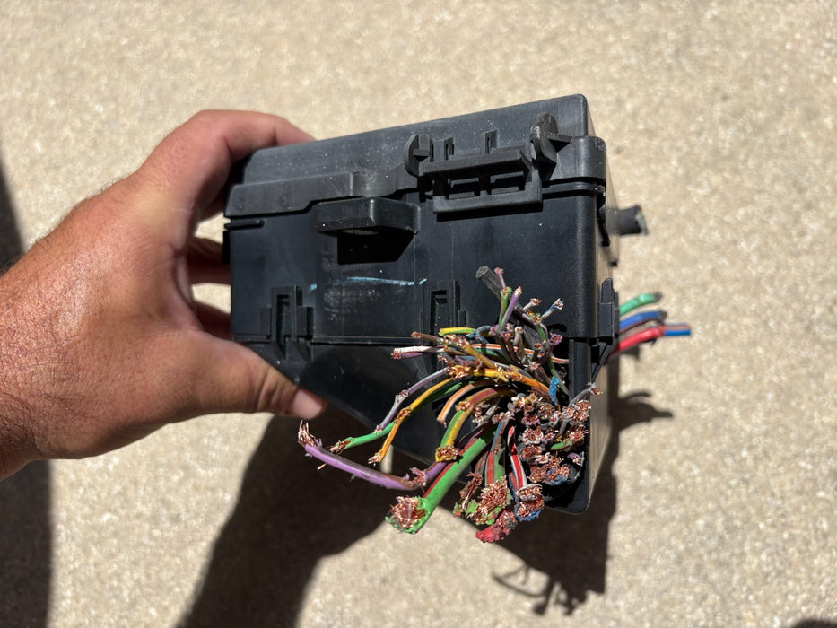 2013 - 2019 Ford Escape 1.5L Fuse Box Engine OEM