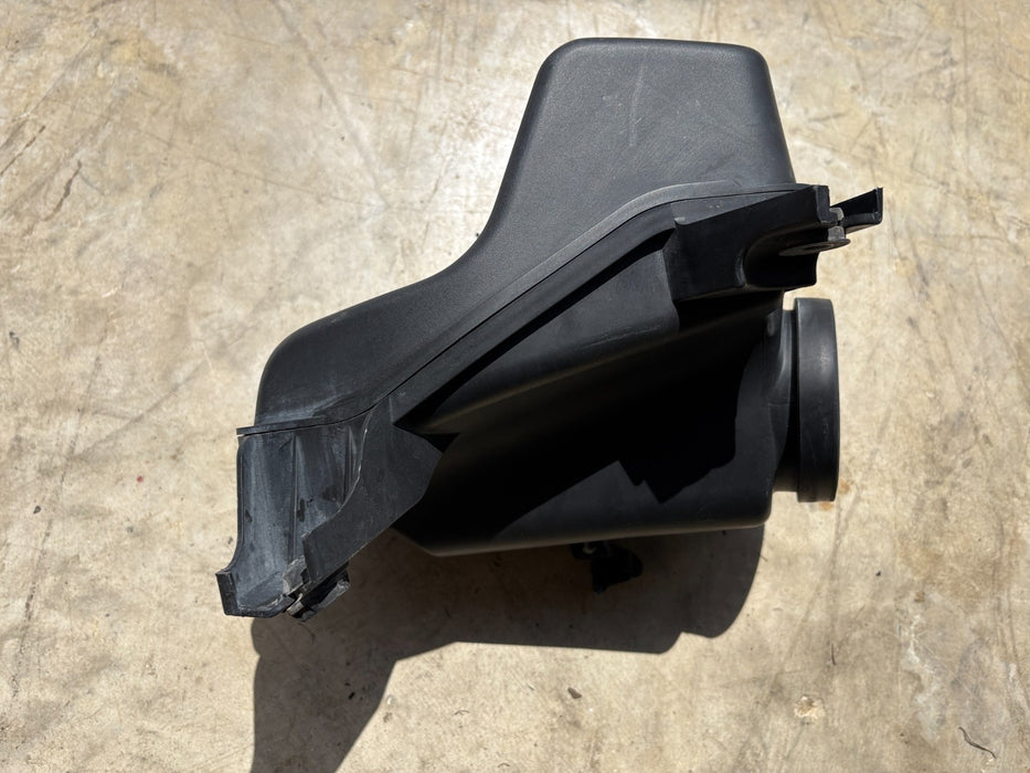 2017 - 2025 CHRYSLER PACIFICA 3.6L ENGINE AIR CLEANER HOUSING BOX