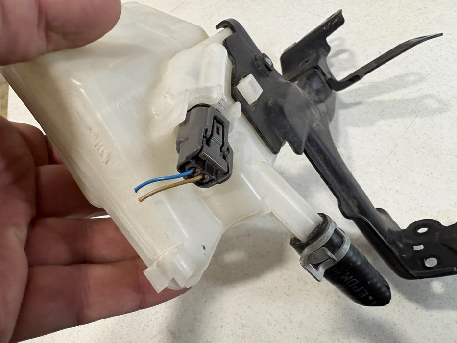 2017 2018 2019 Honda CR-V Master Cylinder Brake Fluid Reservoir OEM