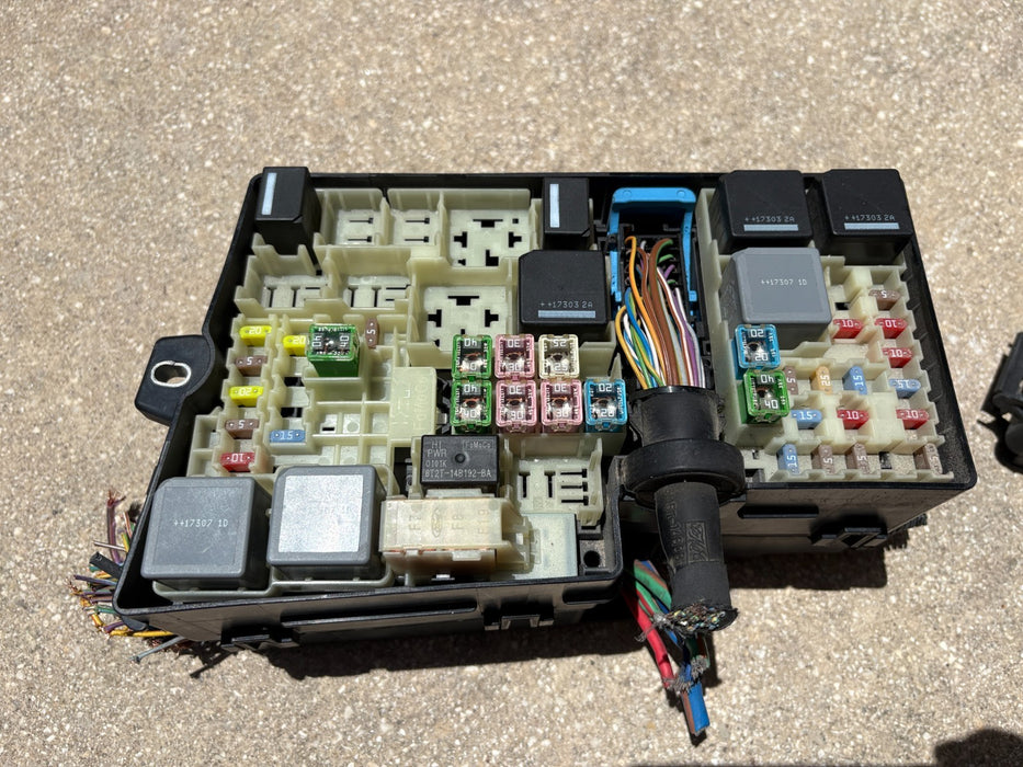 2013 - 2019 Ford Escape 1.5L Fuse Box Engine OEM