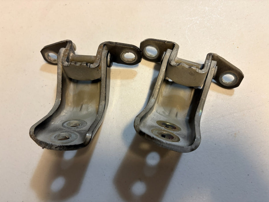 2013 - 2020 NISSAN PATHFINDER FRONT RIGHT SIDE DOOR HINGE SET OF 2 OEM