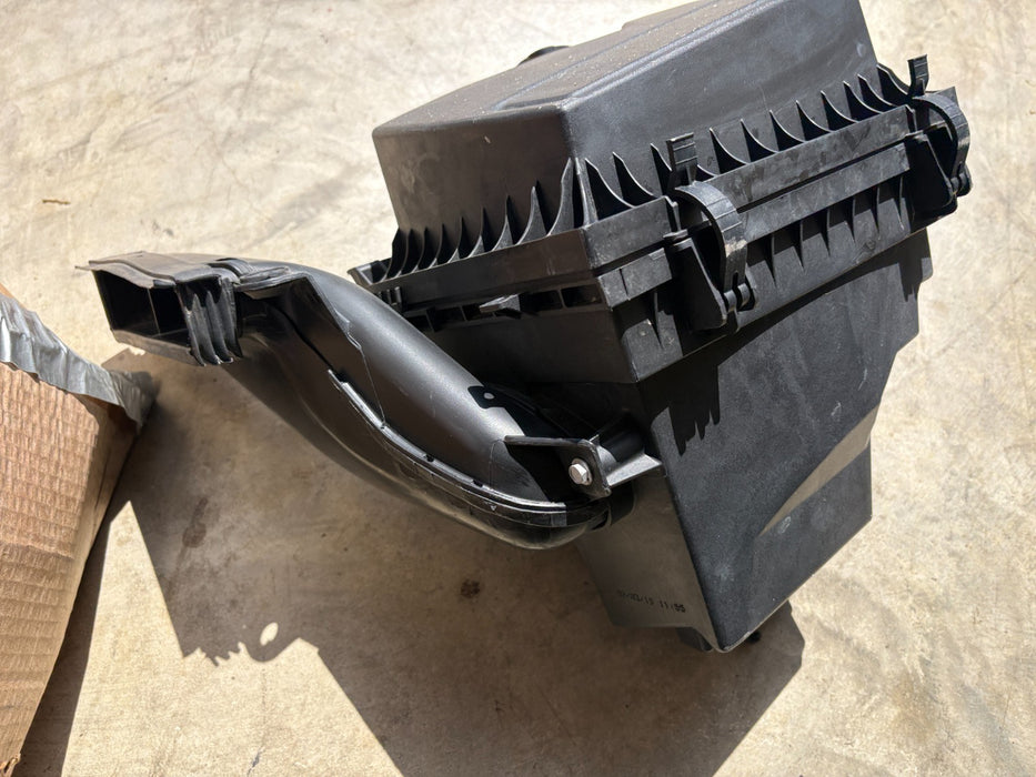 2017-2020 Ford Fusion 1.5L Air Filter Cleaner Housing Box OEM
