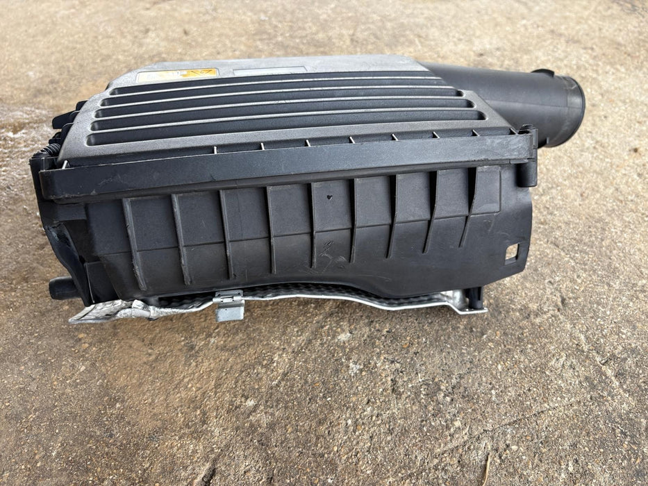 2016-2021 Mercedes GLC300 Air Intake Cleaner Filter Housing Box OEM