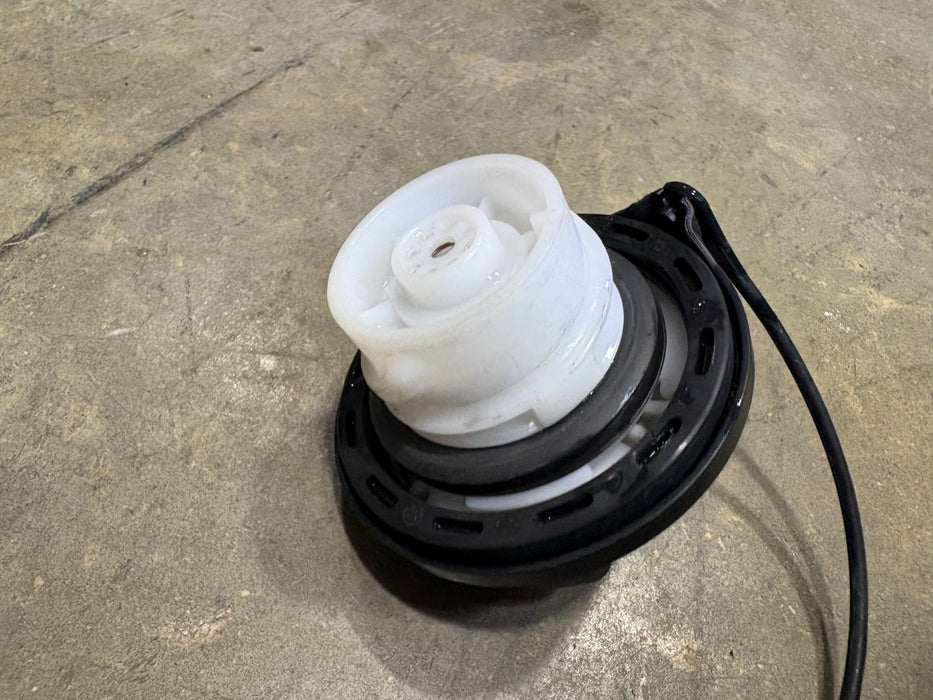 2013 - 2018 HYUNDAI SANTA FE FUEL GAS TANK FILLER CAP, OEM