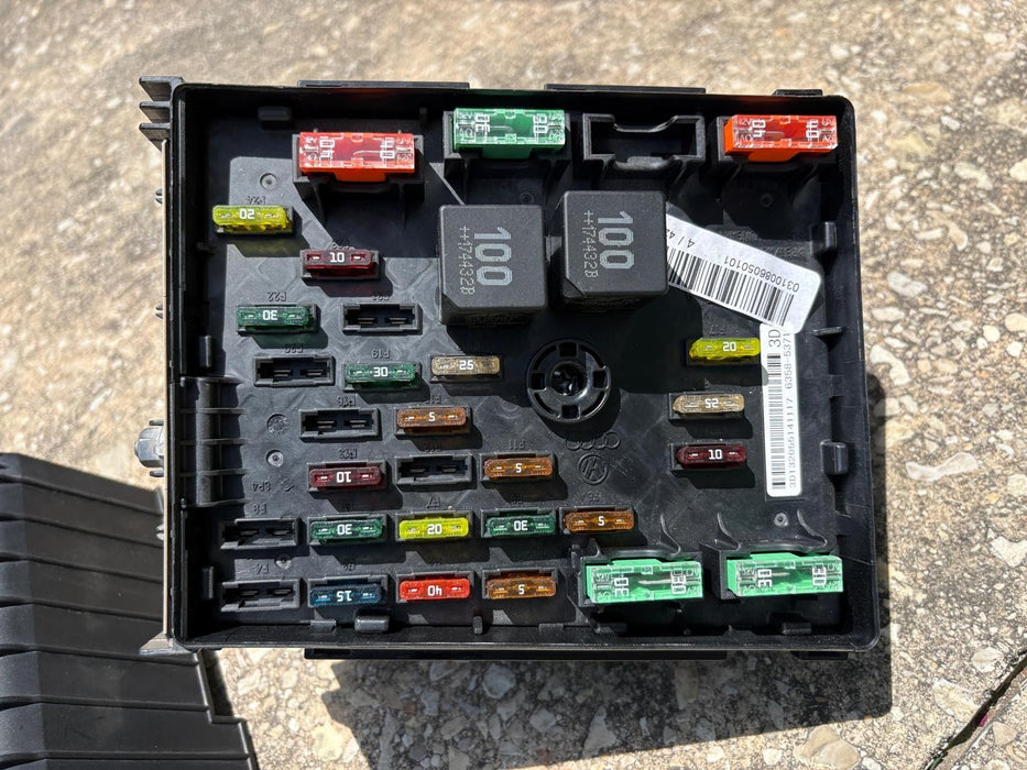 2015-2018 AUDI Q3 2.0L ENGINE FUSE RELAY DISTRIBUTION BOX MODULE UNIT OEM