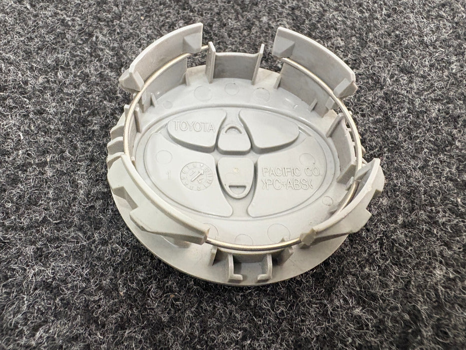 TOYOTA Camry WHEEL RIMS CENTER HUB CAP CAP SILVER BASE CHROME LOGO 62MM