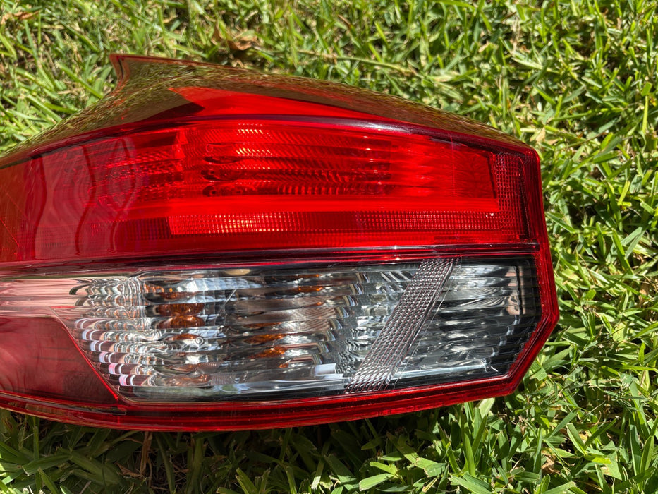 2018 2019 2020 Nissan Kicks Driver Left Tail Light Assembly OEM