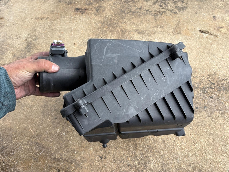 2009, 2010, 2011, 2012, 2013, 2014 Cadillac Escalade Air Cleaner 6.2L OEM