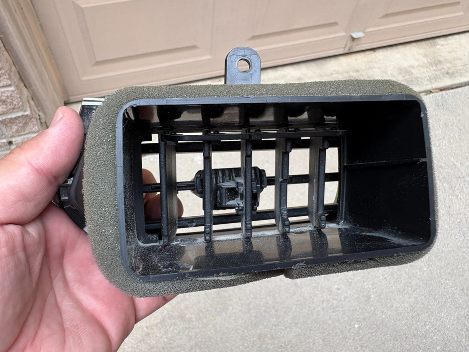 2018-2023 CHEVROLET EQUINOX LEFT DRIVER SIDE DASHBOARD OUTER AIR VENT GRILLE OEM