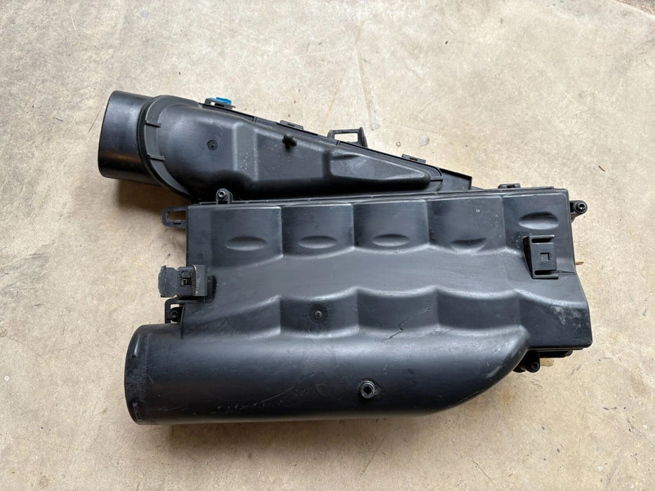 2013-2019 MERCEDES GL550 GL450 4.7L ENGINE RIGHT AIR CLEANER INTAKE HOUSING BOX