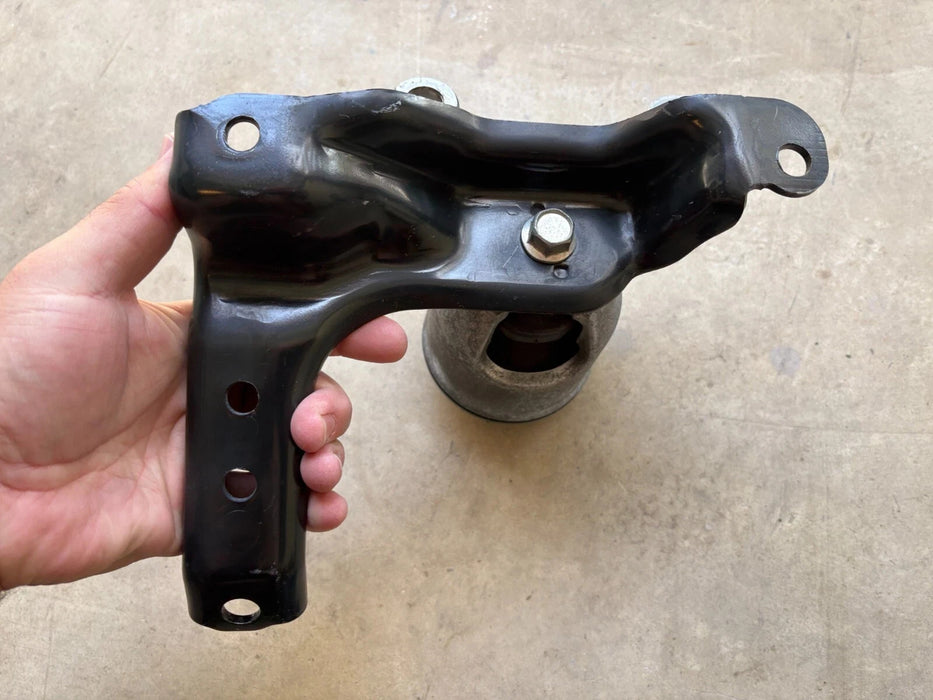 OEM, 2013, 2014, 2015, 2016 Nissan Pathfinder Right Engine Mount