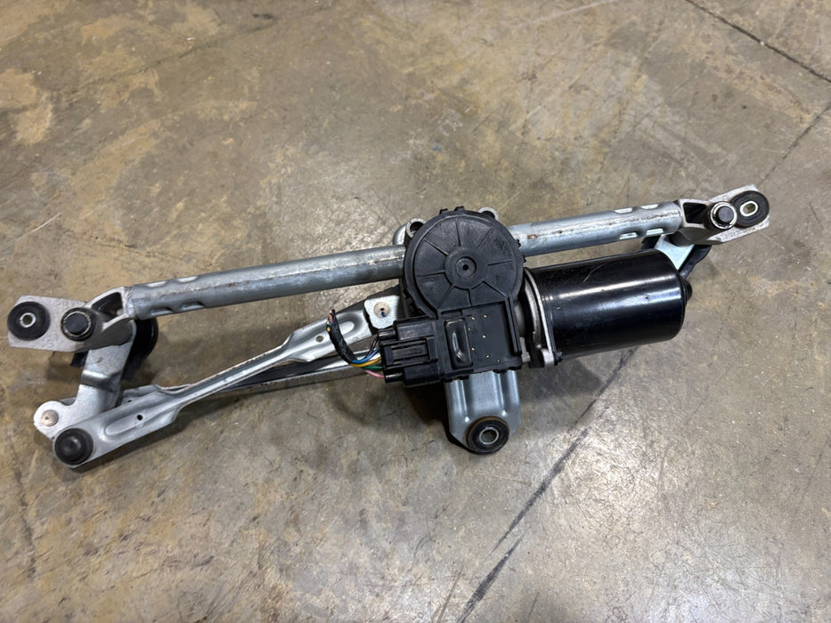 2013 - 2019 HYUNDAI SANTA FE FRONT WINDSHIELD WIPER MOTOR OEM