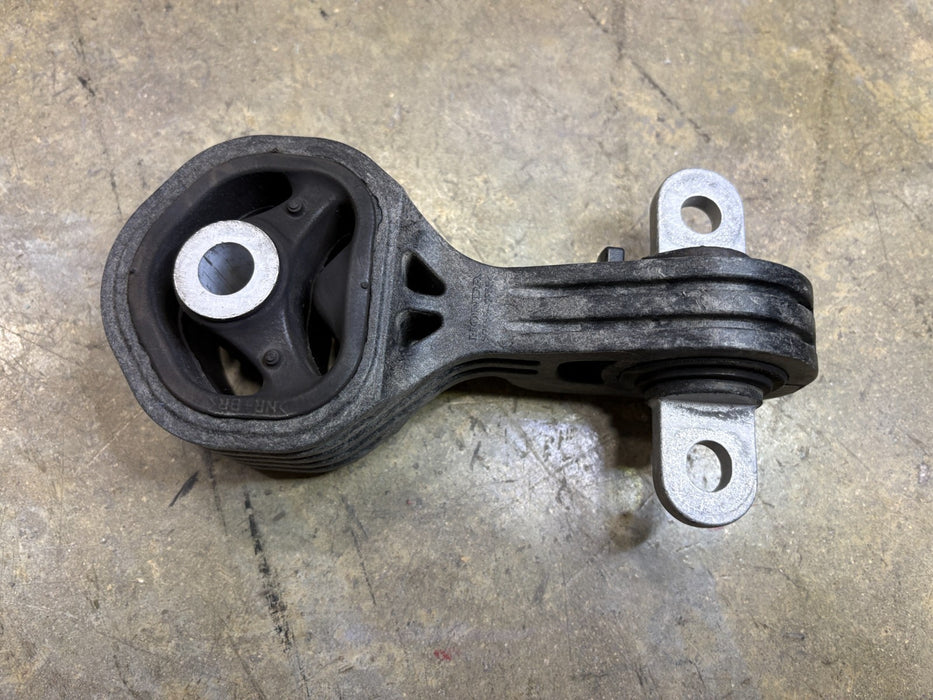 2017 - 2019 HONDA CR-V FRONT RIGHT PASSENGER SIDE ENIGNE MOTOR SUPPORT MOUNT OEM