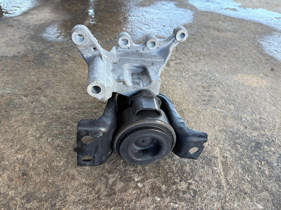 2013-2019 Nissan Sentra Engine Mount Right Passenger Insulator Bracket OEM