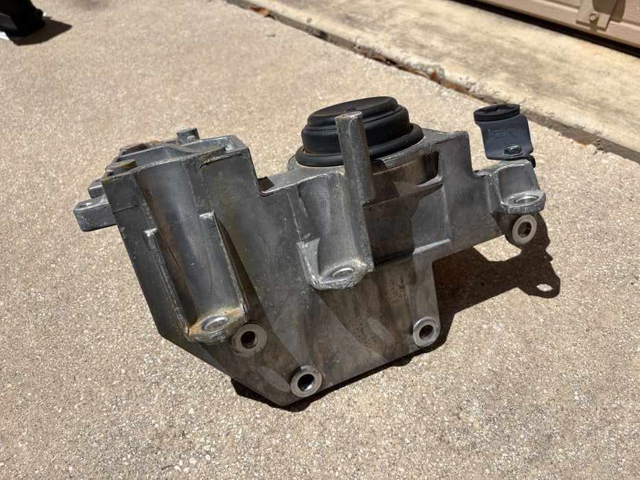 2014-2018 Nissan Rogue 2.5L Engine Motor Left Mount Bracket OEM