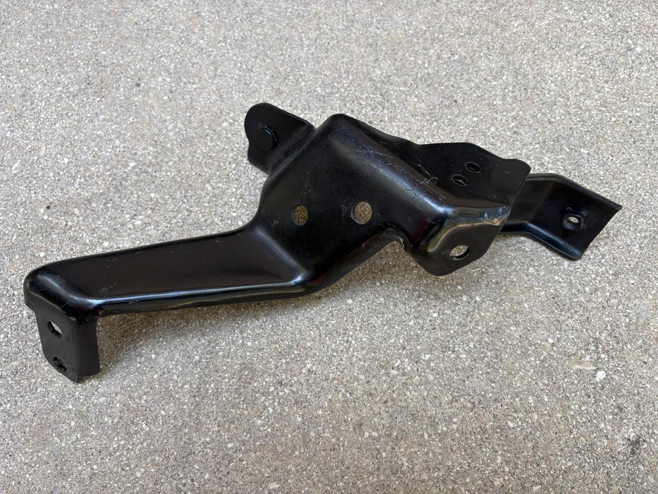 2013-2020 PATHFINDER FRONT RIGHT POWER STEERING PUMP MOUNT GUIDE BRACKET OEM