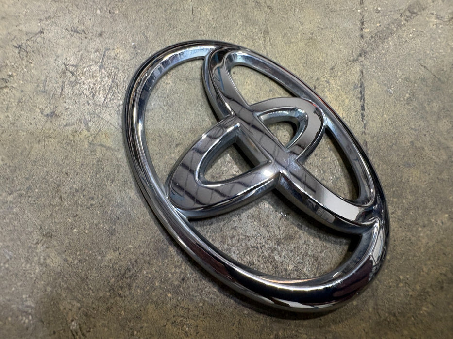 2011 2012 2013 Toyota Corolla Trunk Emblem OEM