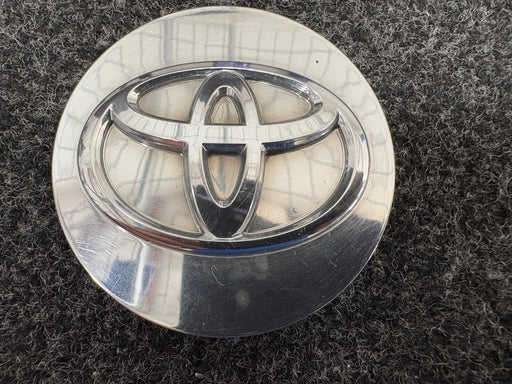 TOYOTA Camry WHEEL RIMS CENTER HUB CAP CAP SILVER BASE CHROME LOGO 62MM