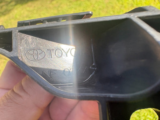 2019-2025 TOYOTA COROLLA REAR LEFT TAILLIGHT LAMP RETAINER BRACKET OEM