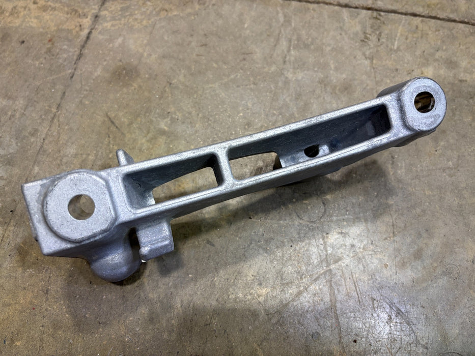 2018-2024 Toyota Camry FRONT PASSENGER ENGINE FRAME MOUNT SUPPORT BRACKET FWD
