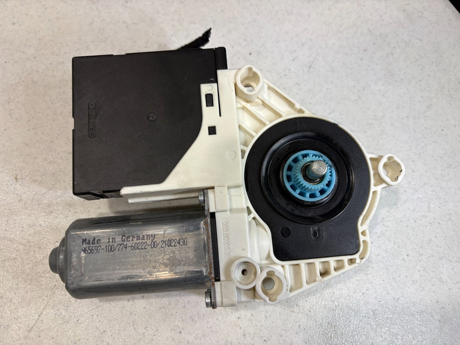 2009-2017  VOLKSWAGEN CC FRONT RIGHT PASSENGER DOOR WINDOW MOTOR OEM