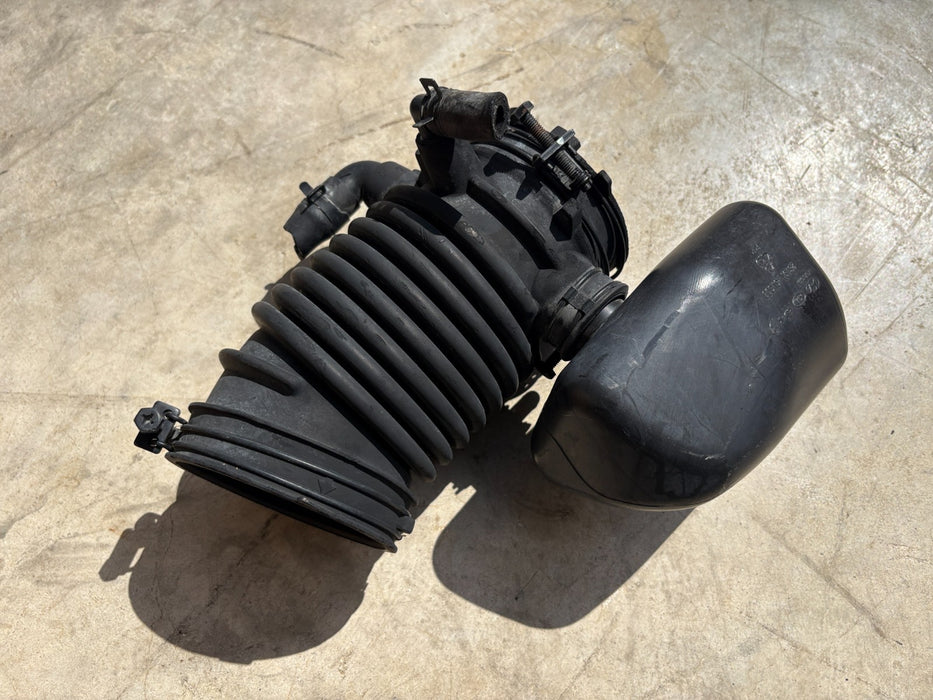 2012 - 2017 Hyundai Azera 3.3L Air Intake Hose 28138-3V300 OEM