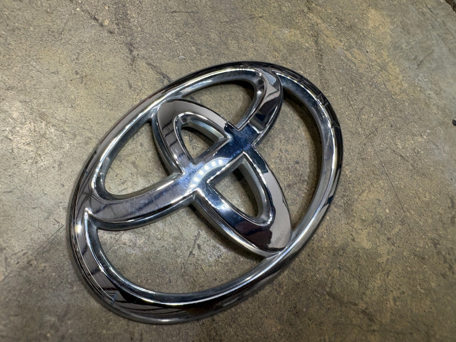 2011 2012 2013 Toyota Corolla Trunk Emblem OEM