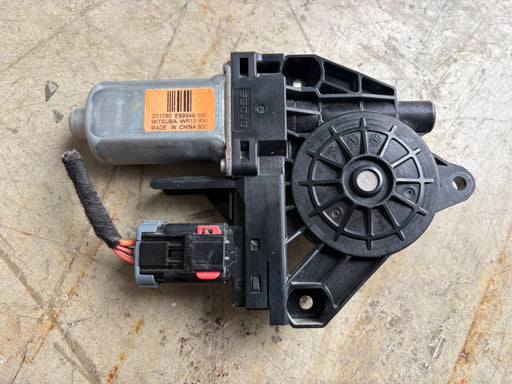 2021 - 2025 JEEP GRAND CHEROKEE FRONT RIGHT SIDE DOOR POWER WINDOW MOTOR OEM