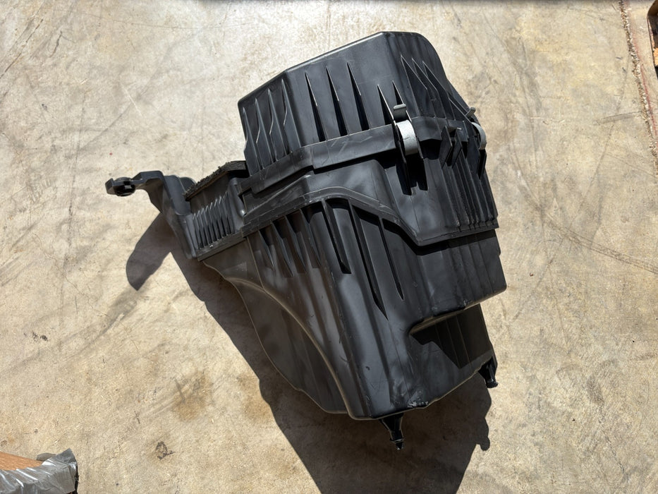2024-2025 NISSAN ROGUE 1.5L ENGINE AIR INTAKE FILTER CLEANER HOUSING BOX OEM