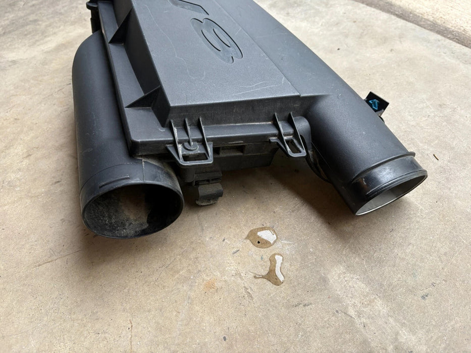 2013-2019 MERCEDES GL550 GL450 4.7L ENGINE RIGHT AIR CLEANER INTAKE HOUSING BOX