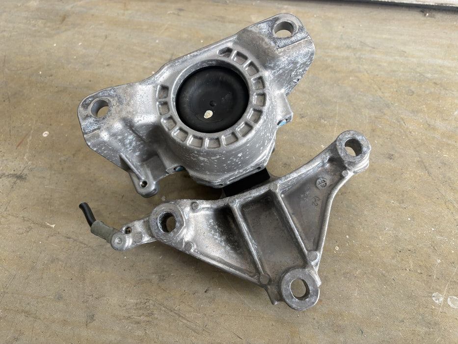 2017 - 2019 HONDA CR-V LEFT TRANSMISSION MOUNT SUPPORT BRACKET OEM