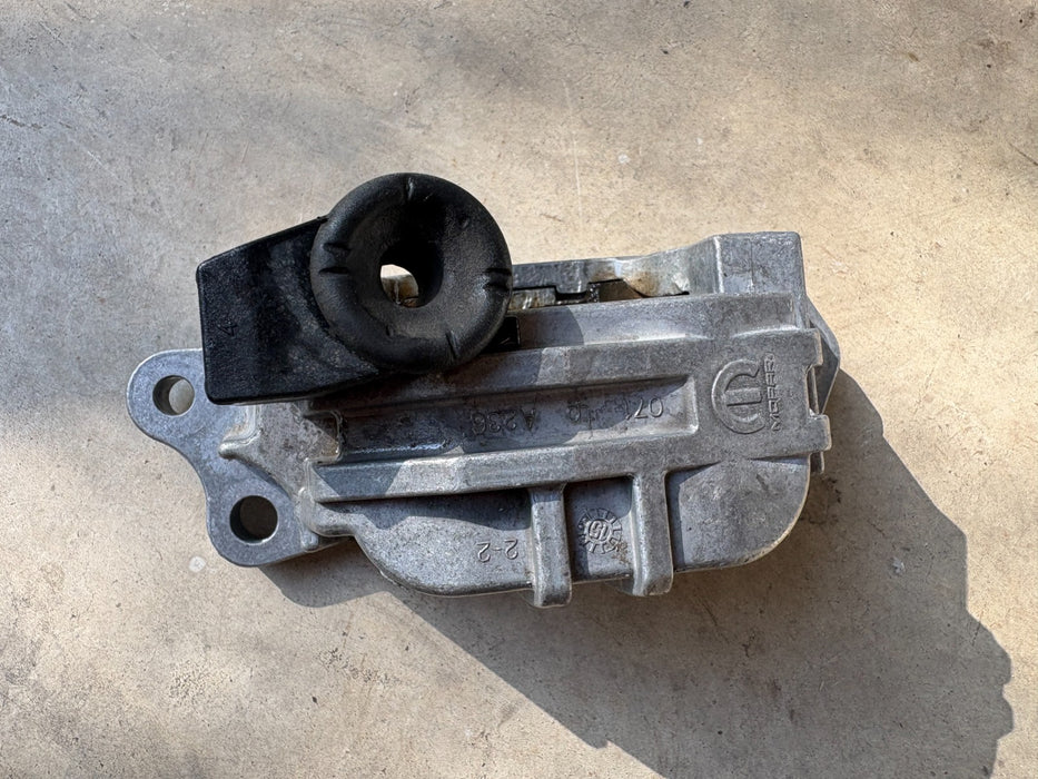 2015-2021 JEEP RENEGADE 2.4L ENGINE MOTOR RIGHT MOUNT SUPPORT BRACKET OEM