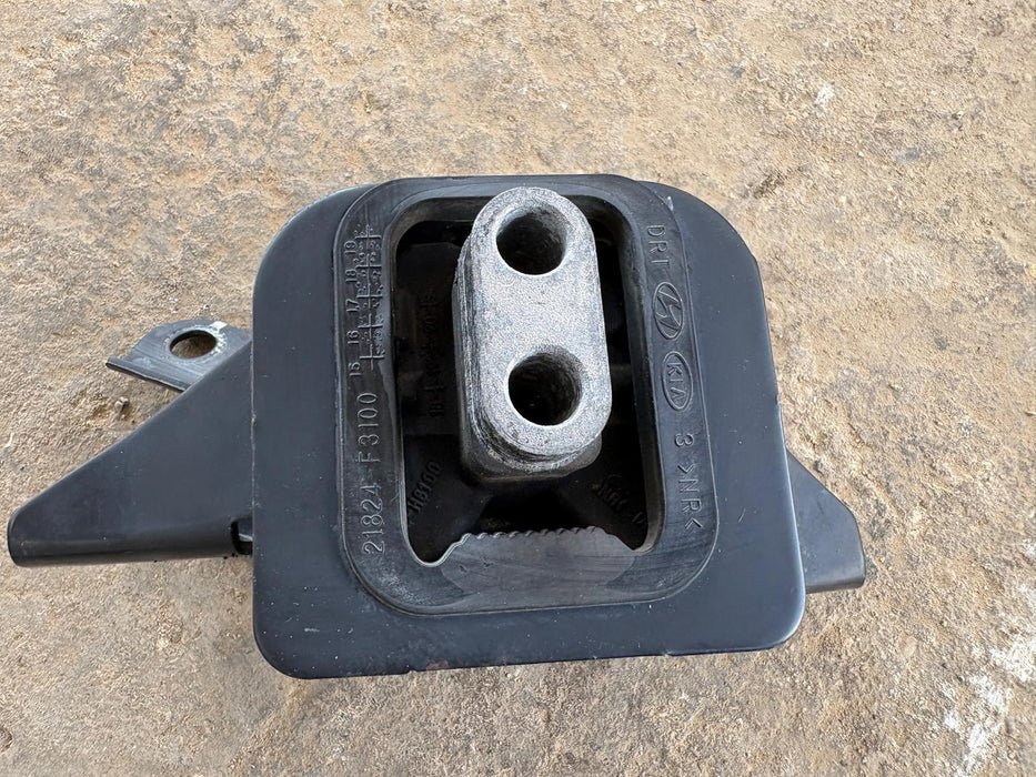 2018 - 2023 KIA RIO 1.6L TRANSMISSION MOUNT 21824-F3100 OEM