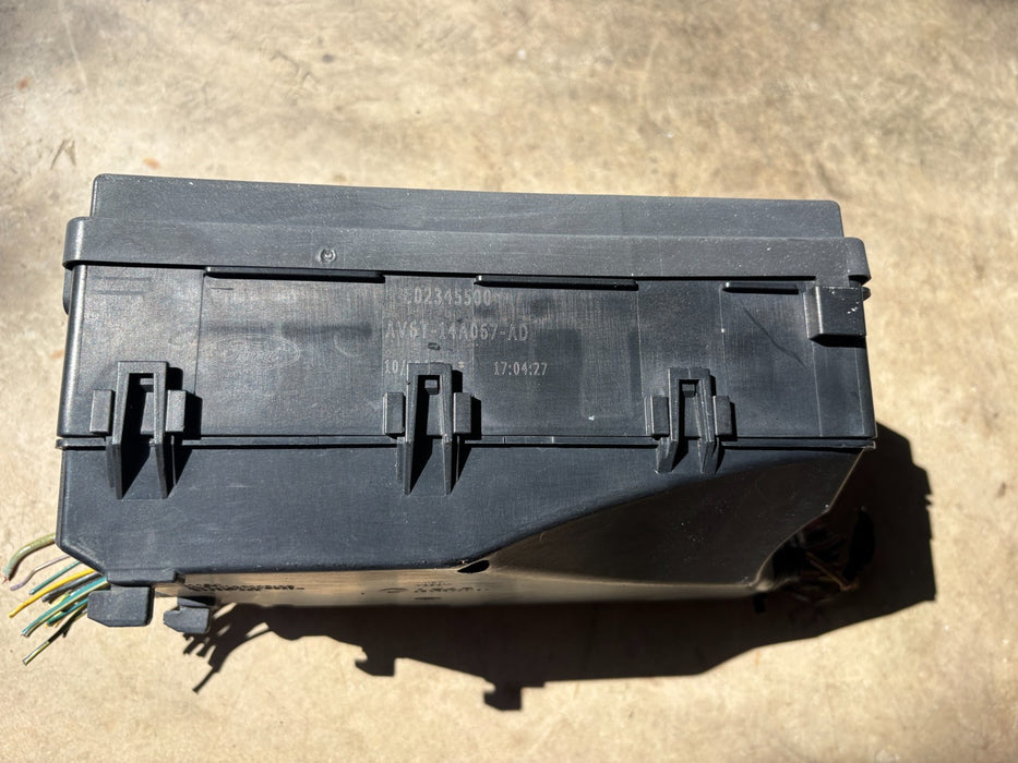 2015 - 2018 FORD FOCUS 2.0L ENGINE FUSE RELAY JUNCTION BOX AV6T-14A067-AD