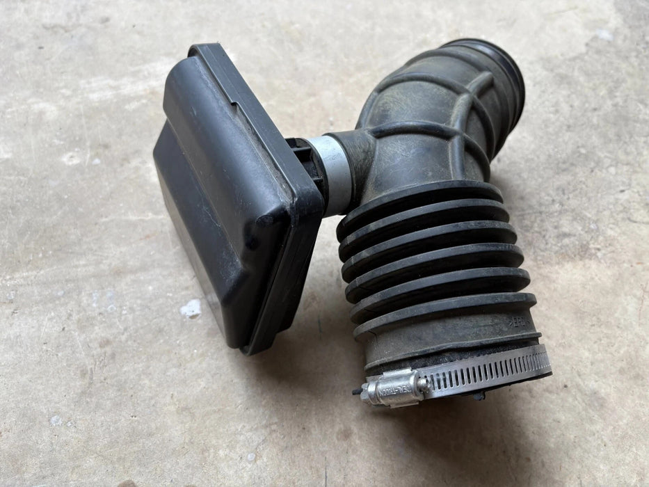 OEM, 2013-2015 Nissan Alrima 2.5L Sedan AIR CLEANER INTAKE TUBE HOSE 3930-40
